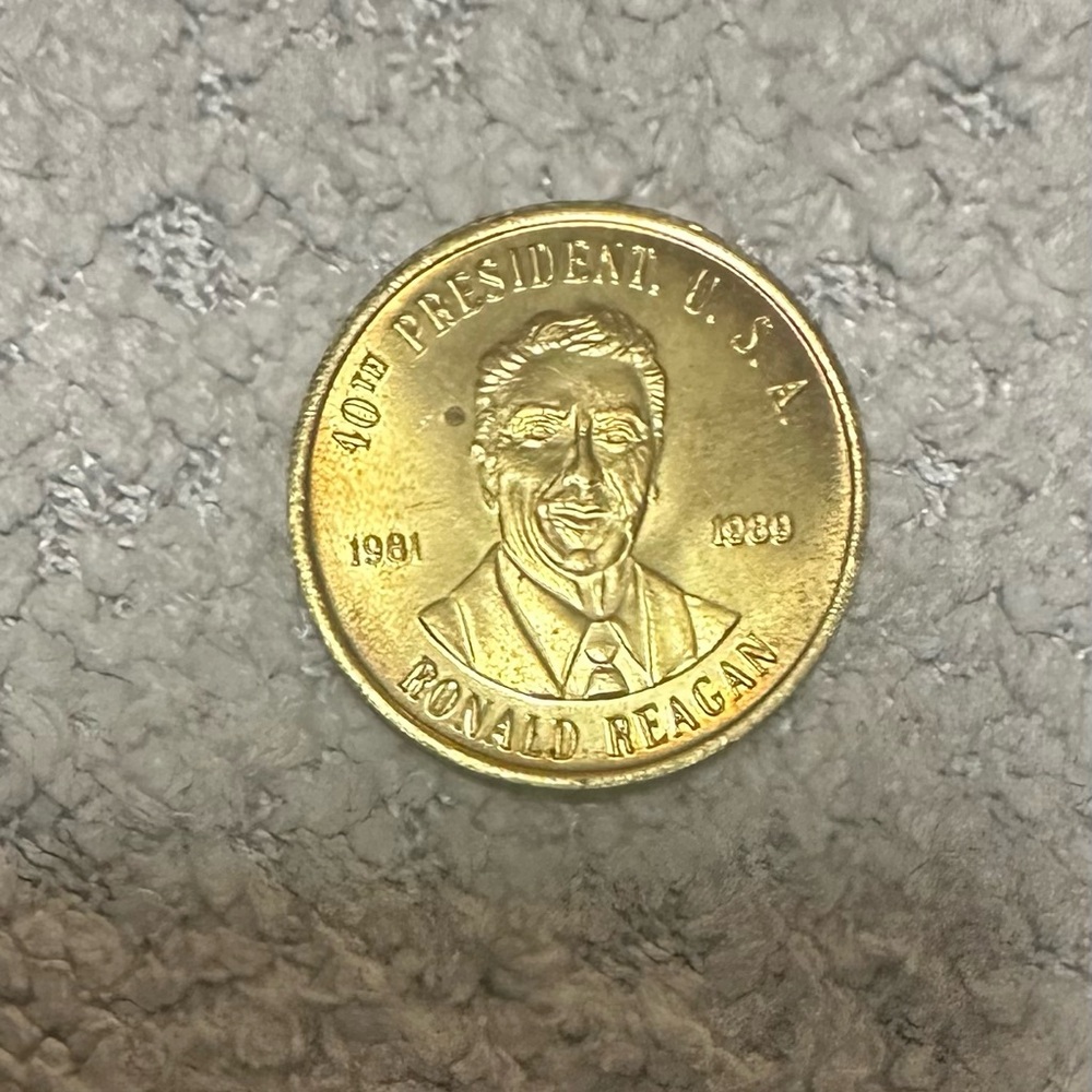 Vintage 1981 readers digest Ronald Reagan Commemorative Coin
